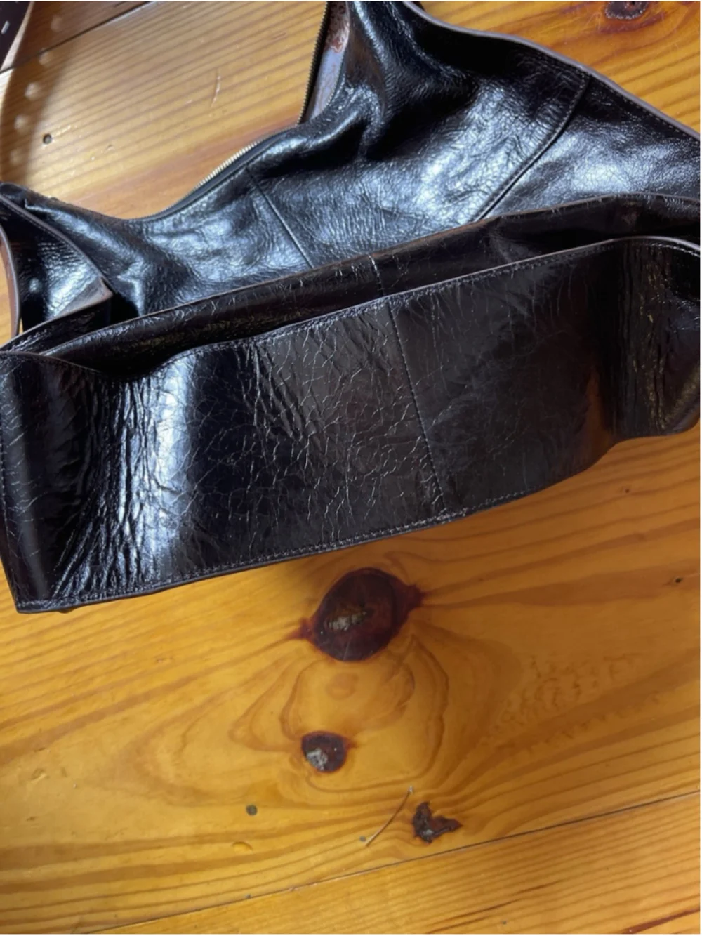 Hobo International Classic Shoulder Handbag Black Brown Lined Leather